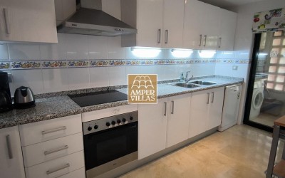 Amplio y luminoso apartamento con garaje cerrado a la venta en la Sierra de Altea.